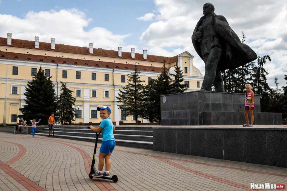 Памятнік Леніна ў г. Пінску Памятнік Леніна ў г Пінску
