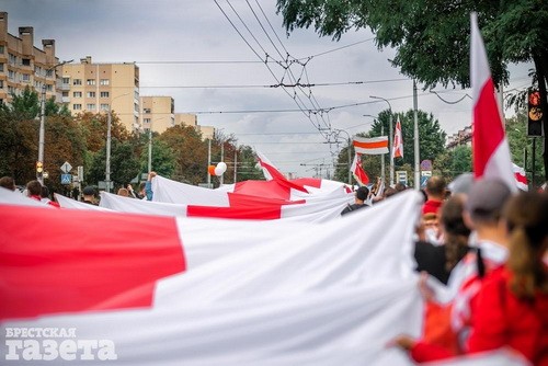 Что значит бело-красно-белый флаг в Беларуси Что значит бело-красно-белый флаг в Беларуси